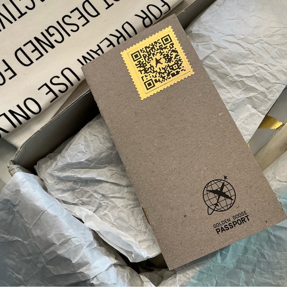 NEW in BOX Golden Goose Women's White and Gold Sneakers - Picture 7 of 16